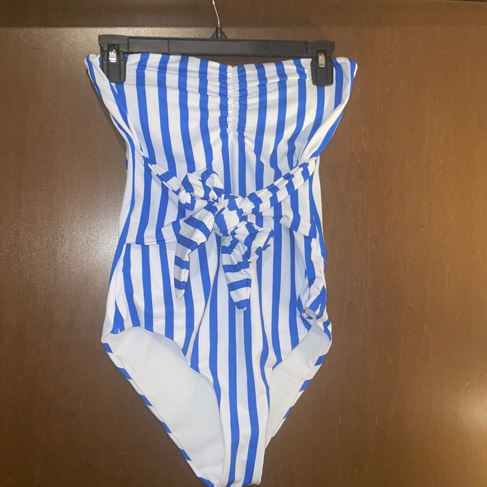 NWOT Strapless bathing suit